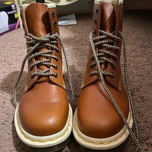 dr. martens 1460 smooth leather lace up boots